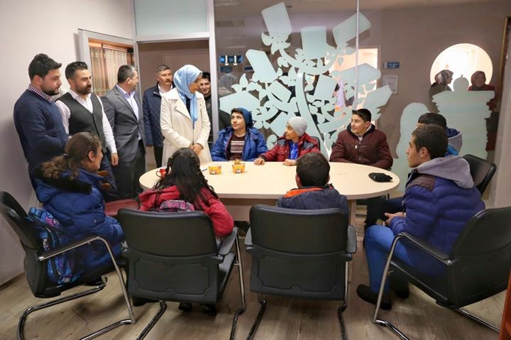 Milletvekili Taşkesenlioğlu, Yakutiye Gençlik Merkezi’nde ki çocukları ziyaret etti