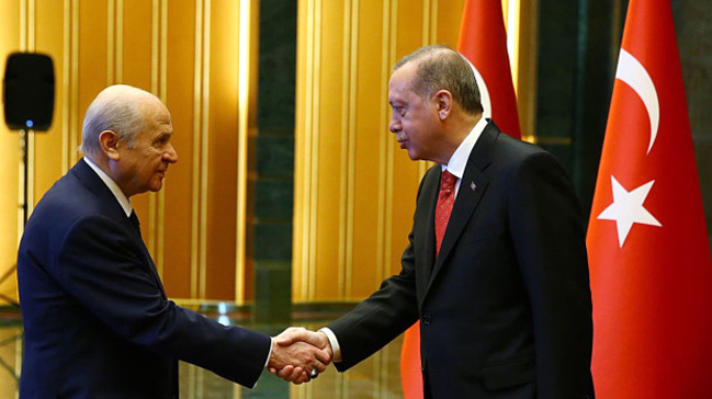 Bahçeli, Cumhurbaşkanı Erdoğan'ı tebrik etti